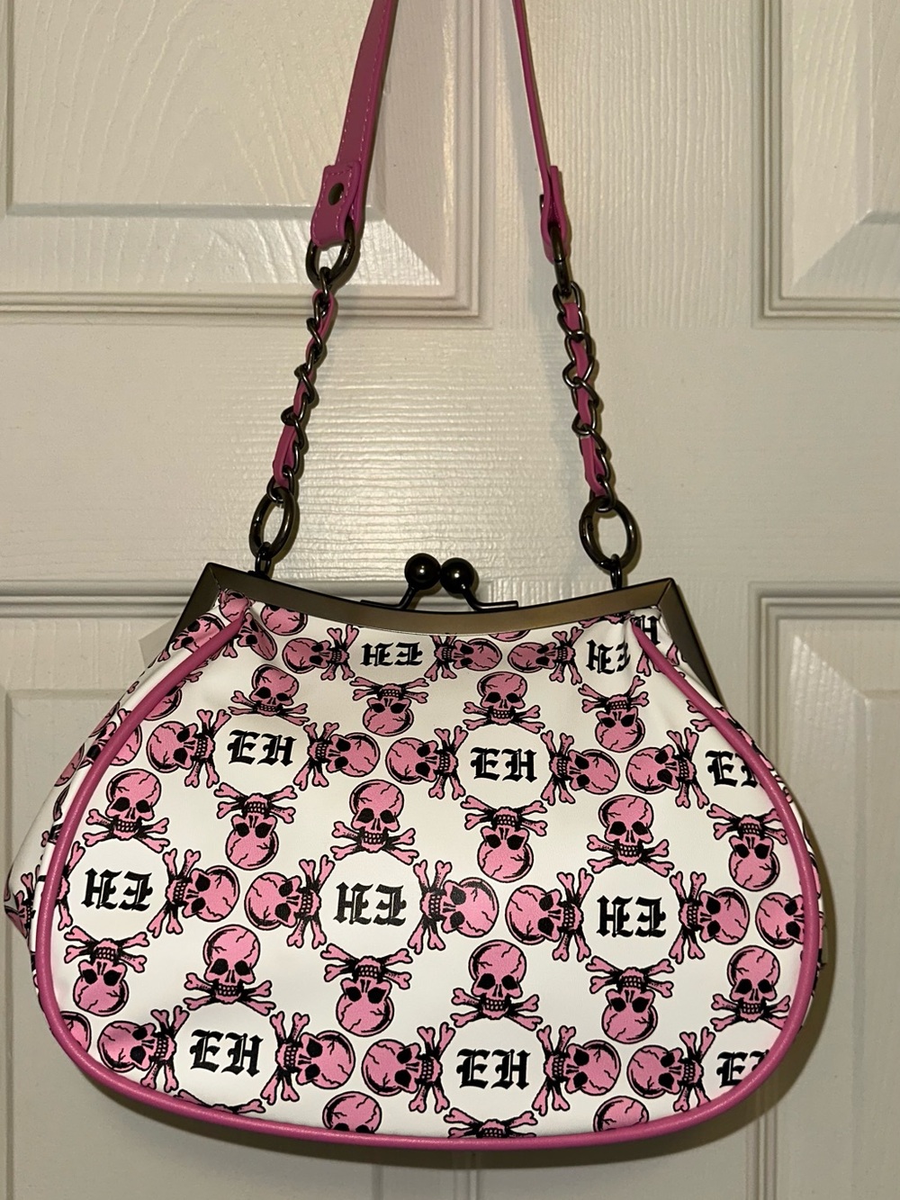 Ed Hardy Pink & White Skull Print Kiss-Lock Shoulder Bag - Picture 8 of 12